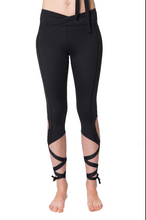 Load image into Gallery viewer, Black flexi Dancer Leggings
